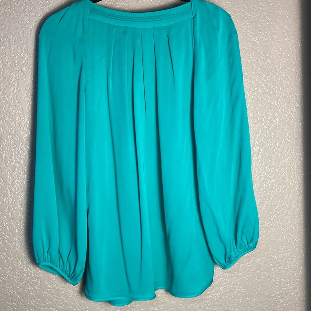 Diane von Furstenberg Size 10 Long Sleeve V Neck Green Silk Blouse - Picture 6 of 10